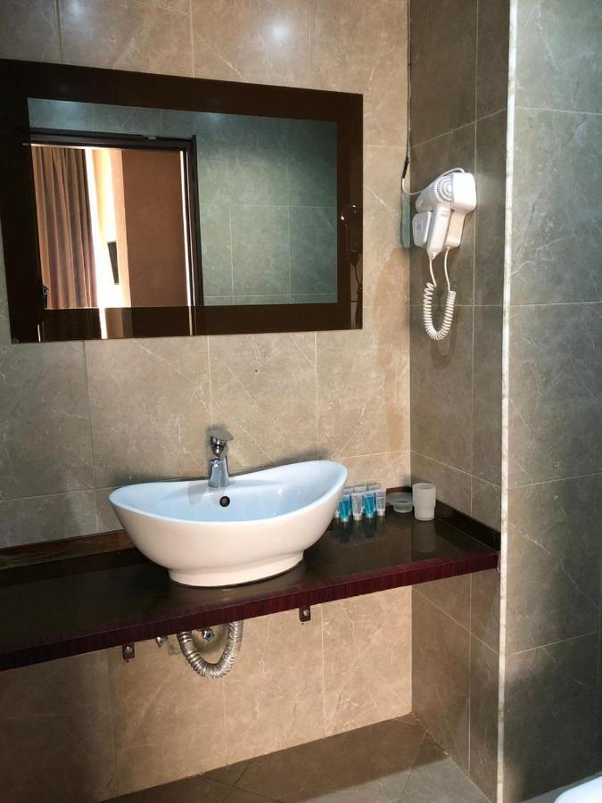 Hotel Vaki ティビリシ エクステリア 写真